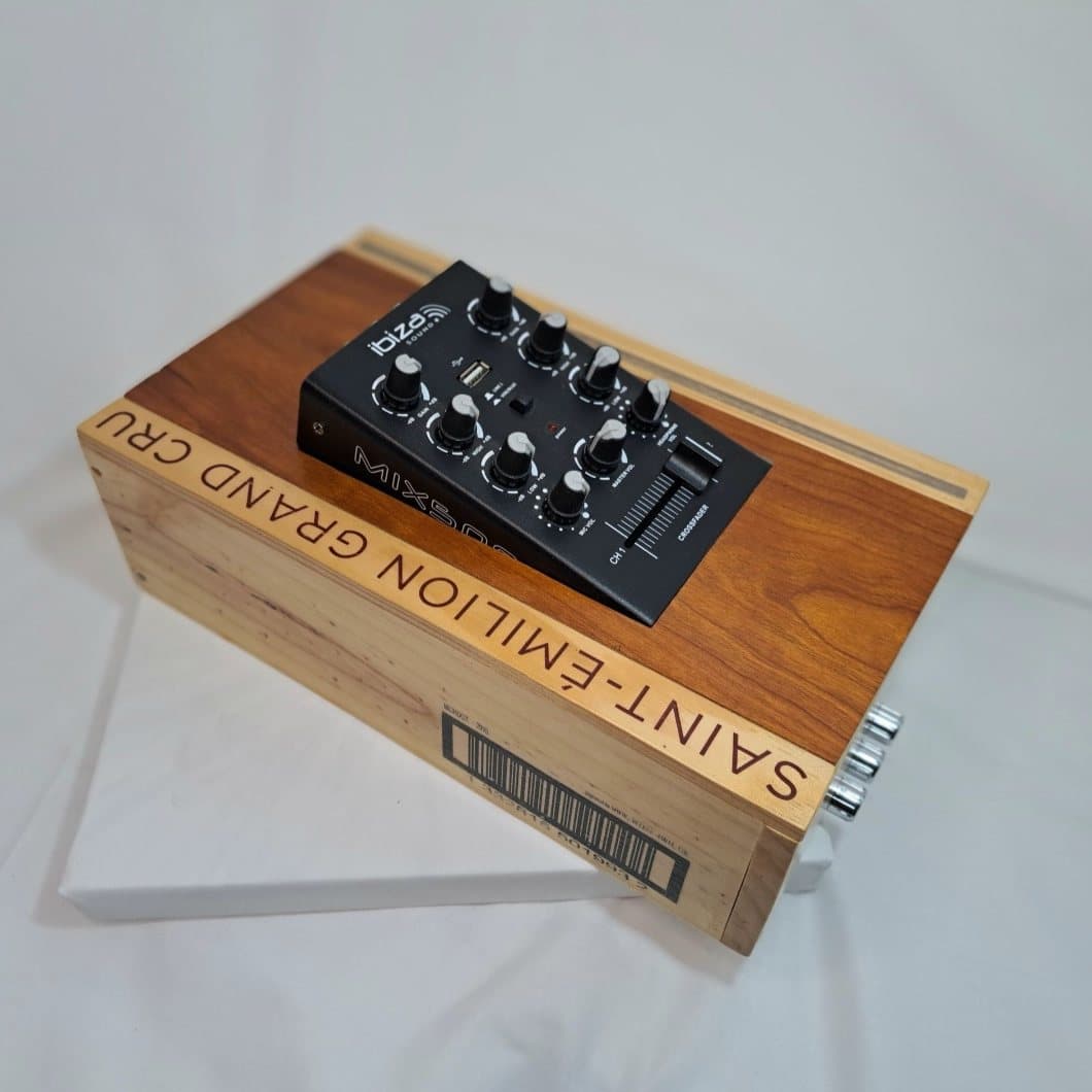 Saint-Émilion Grand Cru wine box with a mixer panel set into the lid